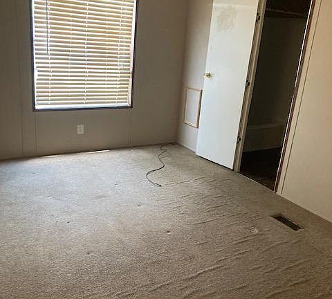 3rd image of 322 Vincent Ln