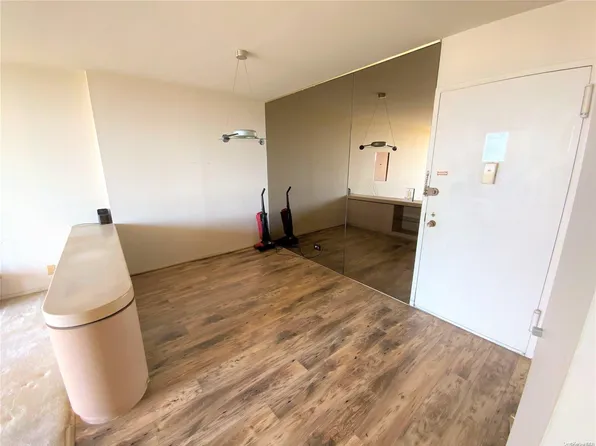 27010 Grand Central Parkway #21B, Floral Park, NY 11005