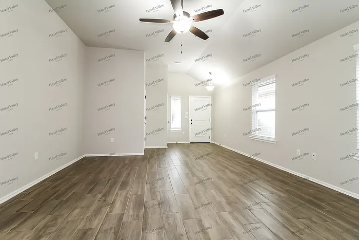 4724 Crystal Hill Dr — Photo 3