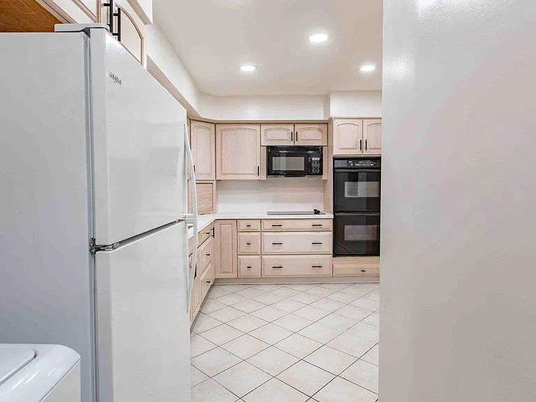 29 Stonehenge Cir #2 — Photo 9
