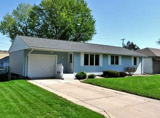 8 Sunny Cir, Mason City, IA 50401