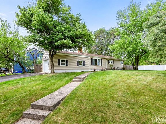 5th image of 41 Lake Park Dr