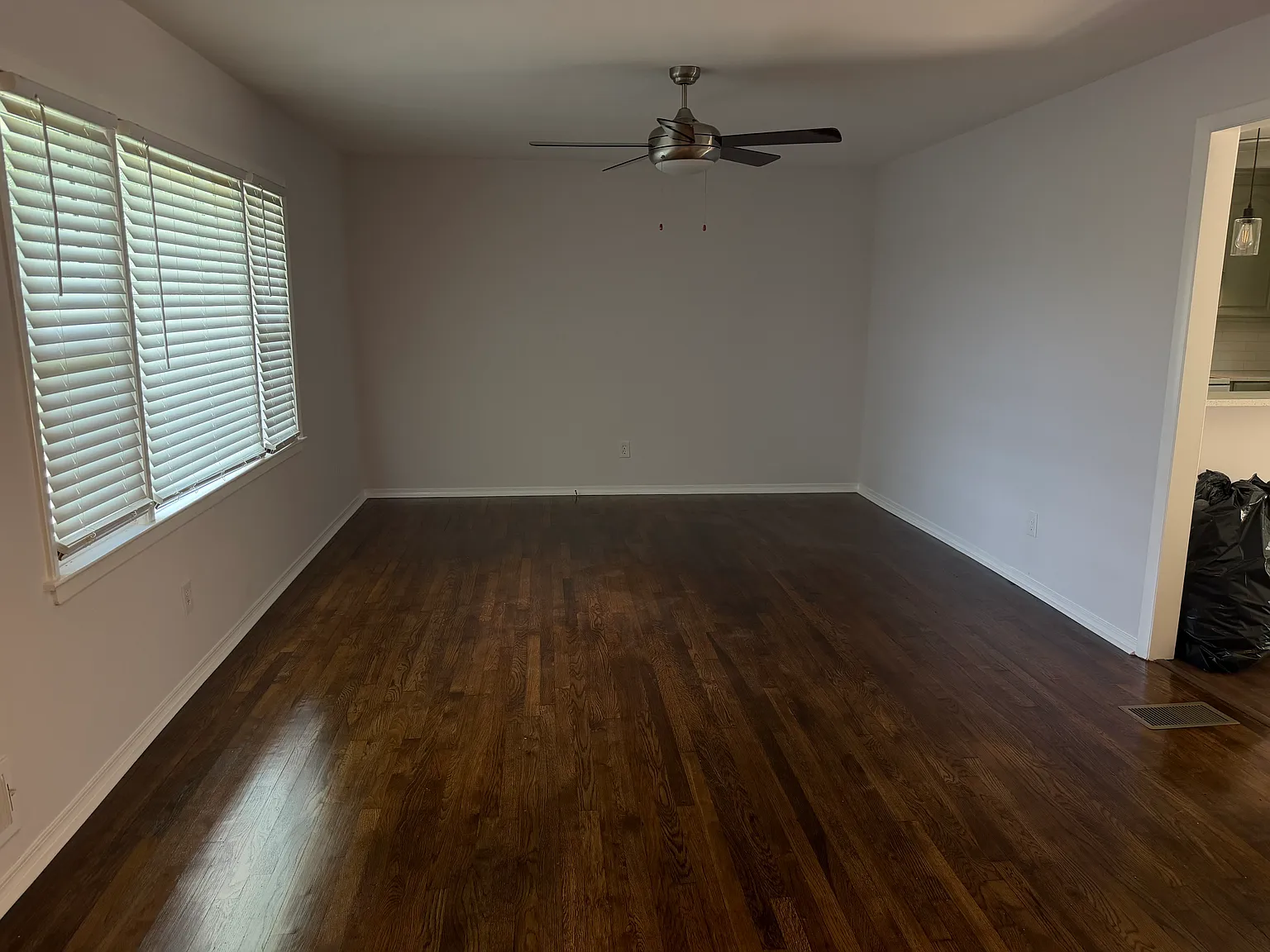 3 bed, 1196 sqft, $1,850 — Photo 1