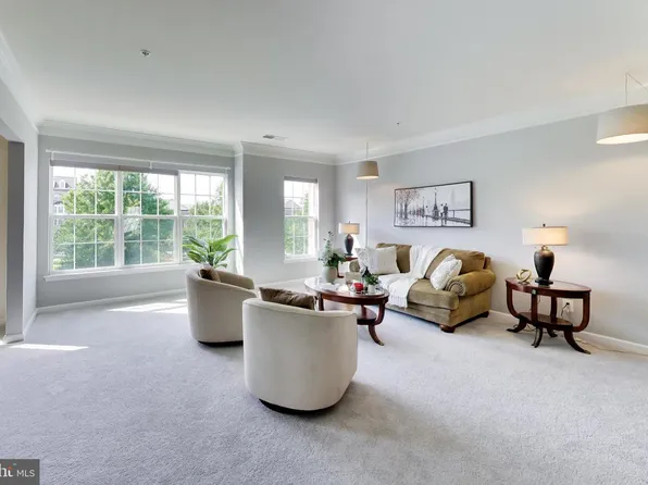 15330 Kensington Park Dr, Woodbridge, VA 22191