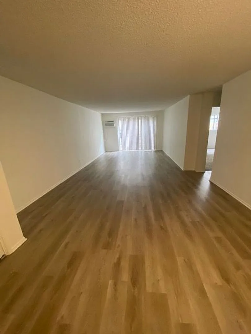 10644 Eastborne Avenue — Photo 3