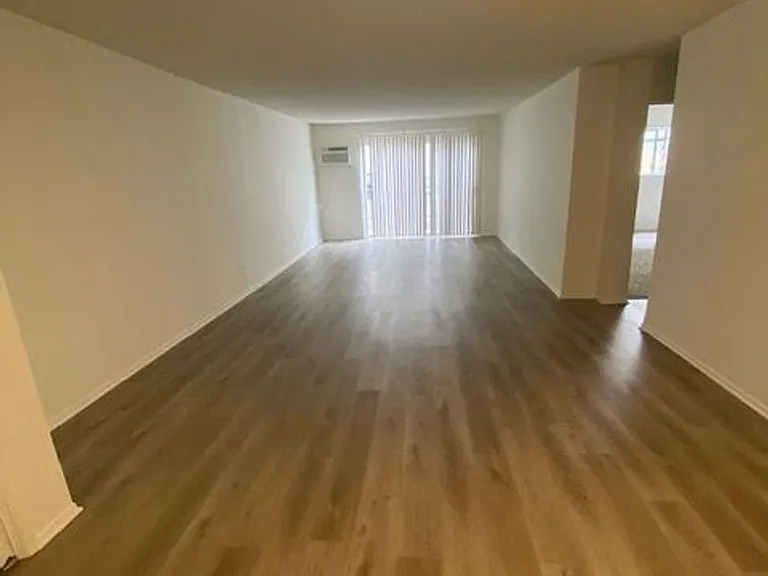10644 Eastborne Ave — Photo 10