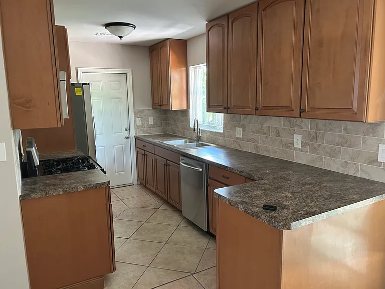 6128 16th Ln NE — Photo 11