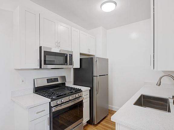 2nd image of 2351 Washington St #303