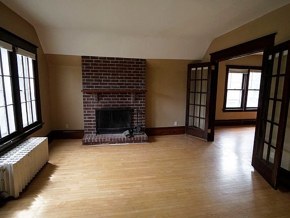 2nd image of 1419 Como Ave APT 2