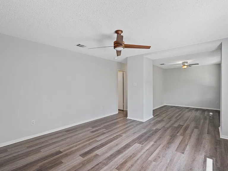 11809 Eubank Dr — Photo 16