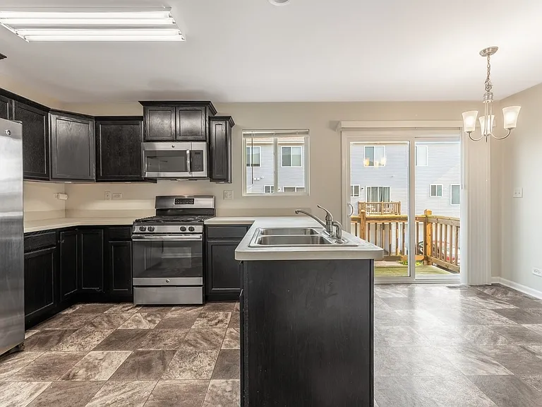 1655 Ruby Dr — Photo 2