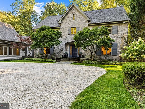 3rd image of 3137 Blendon Rd