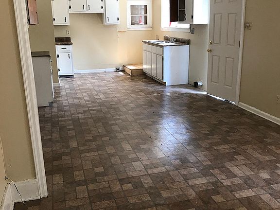 3rd image of 2312 Hubbard Ave