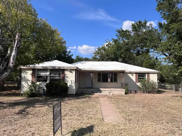 209 Prairie Ave, Petrolia, TX 76377