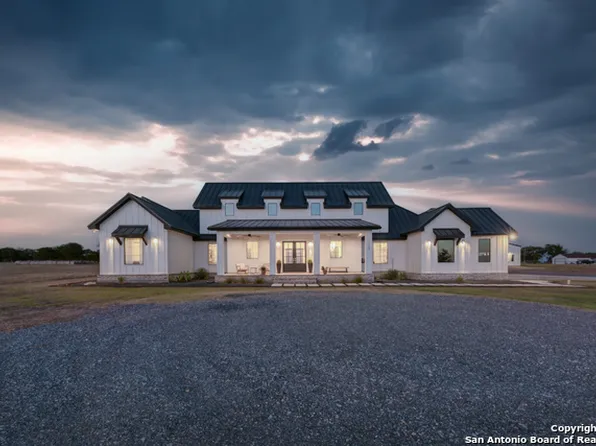 1368 Branch Rd, Seguin, TX 78155