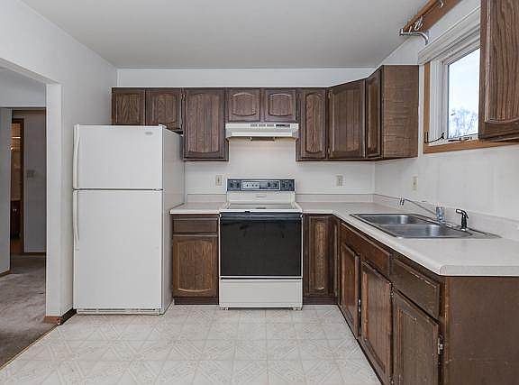 3rd image of 233 Craig Ave