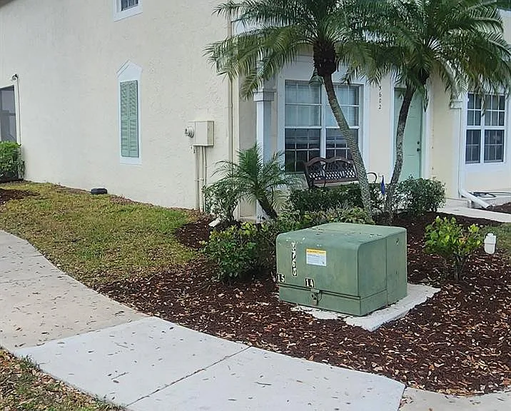 5602 NW 99th Way #5602 — Photo 3