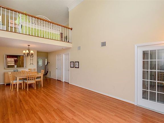4th image of 1167 Coquille St