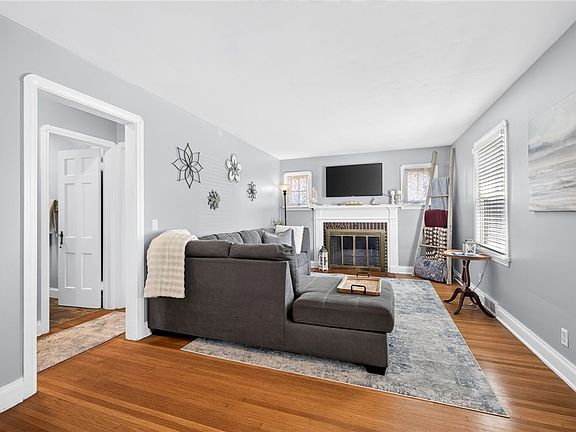4th image of 66 Gilbert Dr