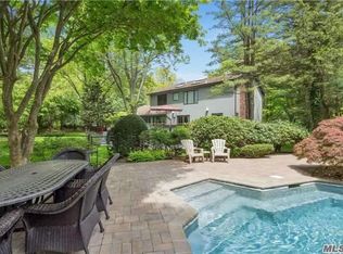 27 Makanna Dr, Huntington, NY 11743