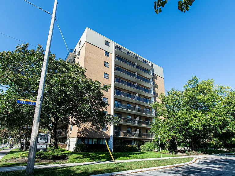498 Queens Ave — Photo 8