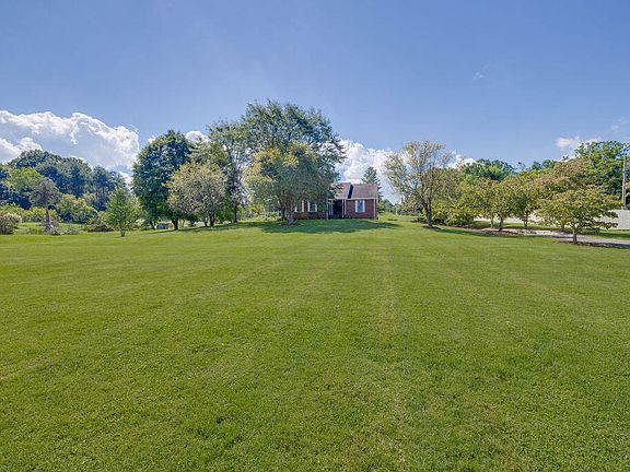 5th image of 490 Summit Dr