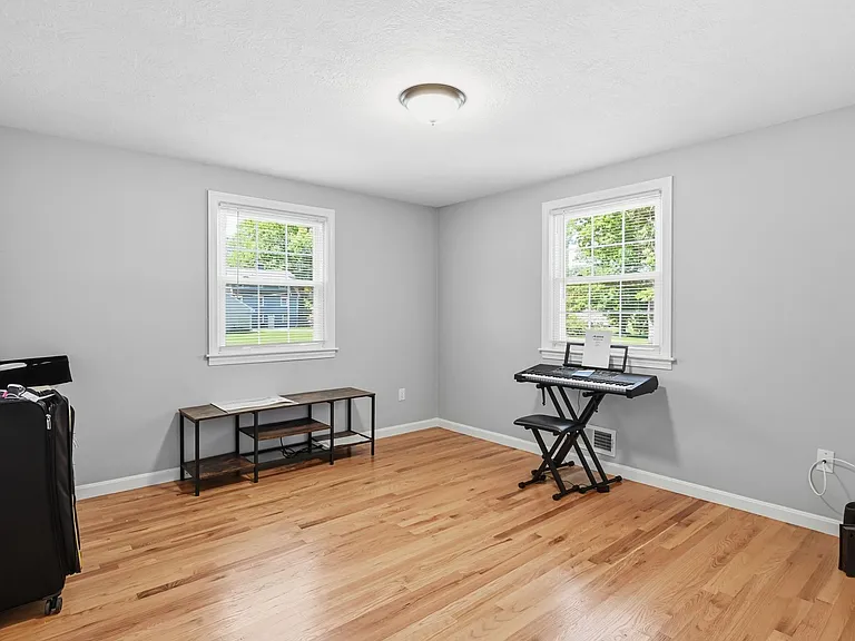 62 N Circle Dr — Photo 15