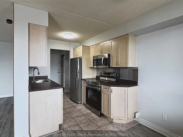 150 Park St W #2208 — Photo 8