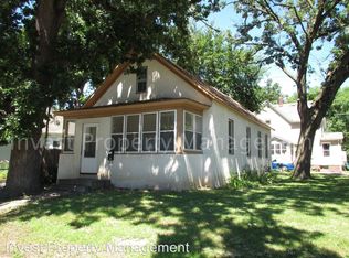 1055 Reaney Ave, Saint Paul, MN 55106