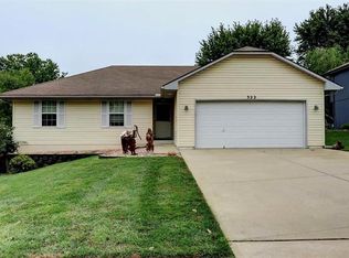 322 Shenandoah Dr, Raymore, MO 64083