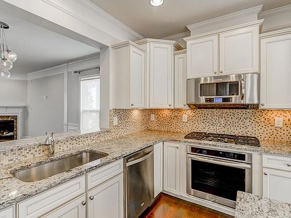 5th image of 989 Sibley Ln NE