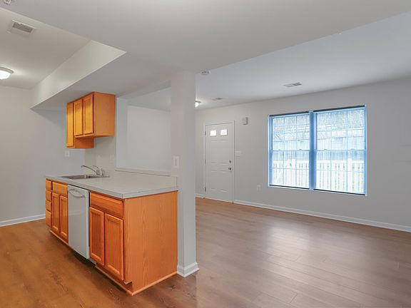4th image of 176 N Altamont Ave #1