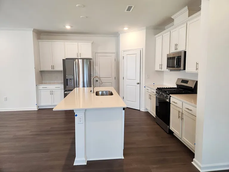 713 Painted Daisy Ln — Photo 3