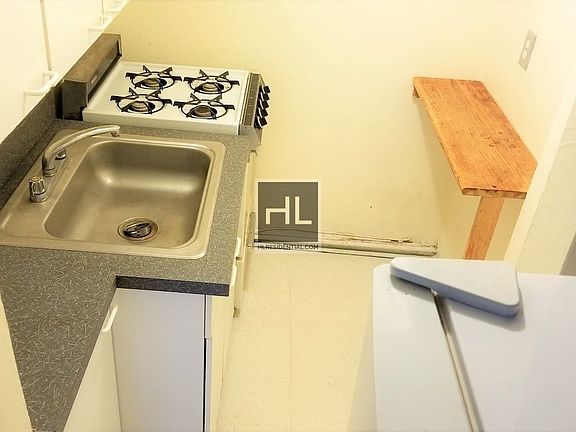 5th image of 395 Washington Ave APT 14
