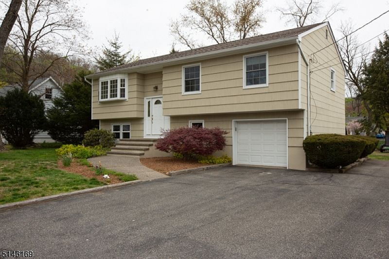 14 Poplar St, Bloomingdale, NJ 07403 Zillow