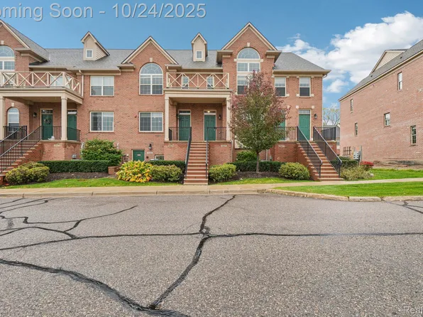 39675 Springwater Dr, Northville, MI 48168