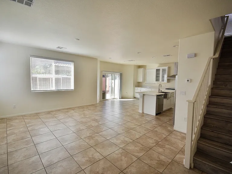 3041 Lake Como Ave — Photo 5