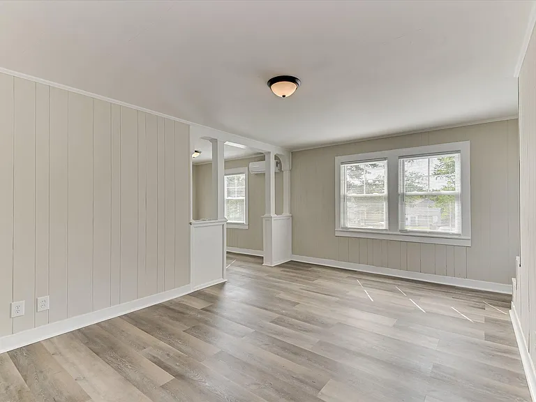 327 Meridian Ave — Photo 4