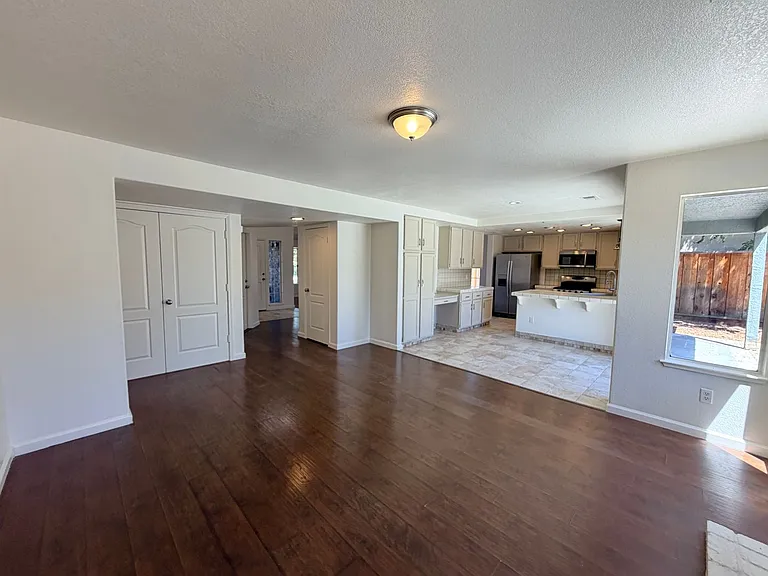 937 Neal St — Photo 11