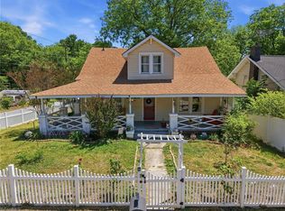 901 Montgomery St, Reidsville, NC 27320