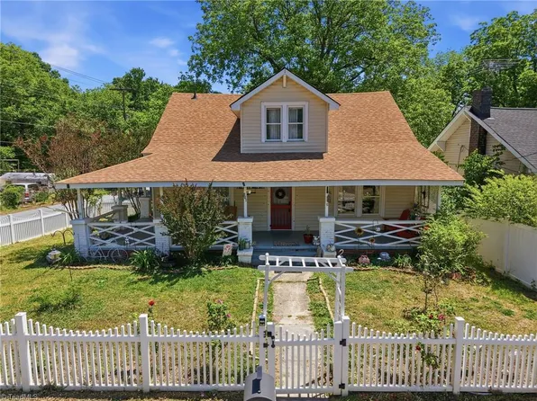 901 Montgomery St, Reidsville, NC 27320