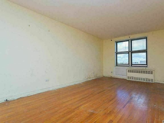 4th image of 141-05 Pershing Cres APT 602