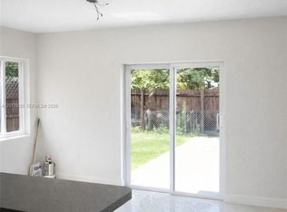 318 NE 166th St #318, Miami, FL 33162
