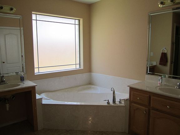 5th image of 2204 S Gardenia St