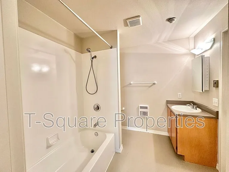 9525 NE 180th St #306 — Photo 10