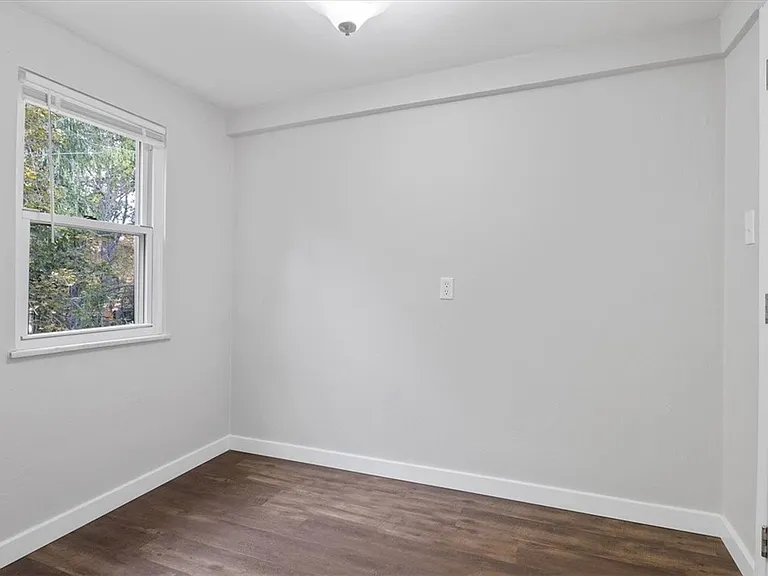 121 1st Ave — Photo 15
