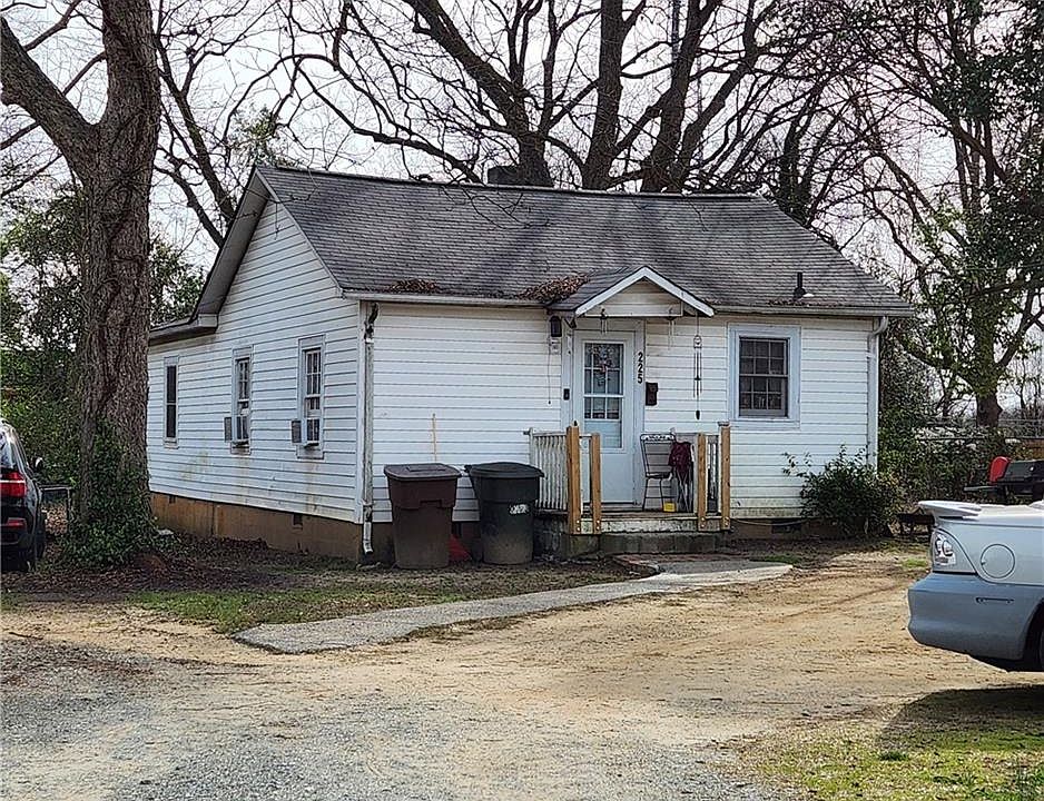 1st image of 225 Lawrence St