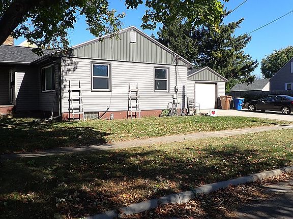 5th image of 843 De Pere St