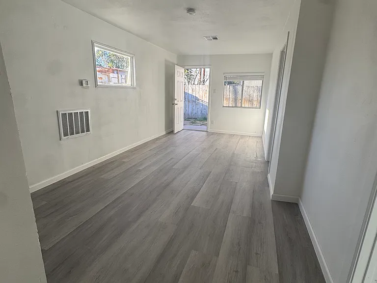 551 Giles Ave #B-C — Photo 1