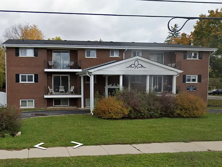 454 Oak St — Photo 3